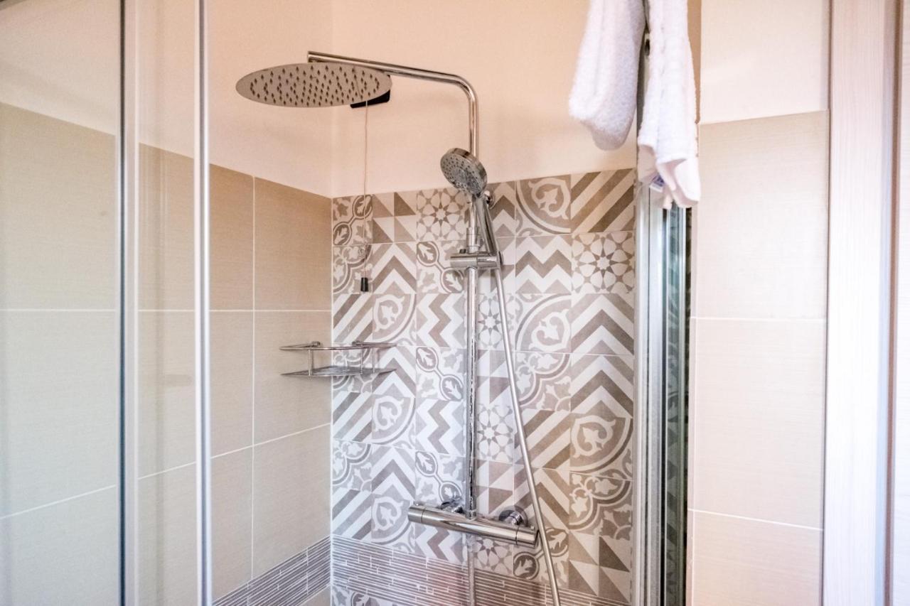 شقة Residenza Oleandro ديسينسانو ديل غاردا المظهر الخارجي الصورة